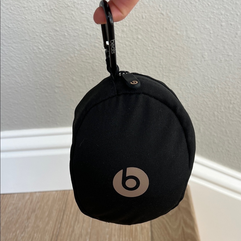 Dr. Dre Beats by Dre Solo3 Gold and White Wireless Headphones - Picture 7 of 7